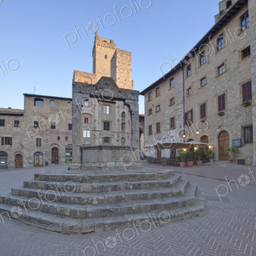 The Piazza Della Cisterna The Piazza Della Cisterna
