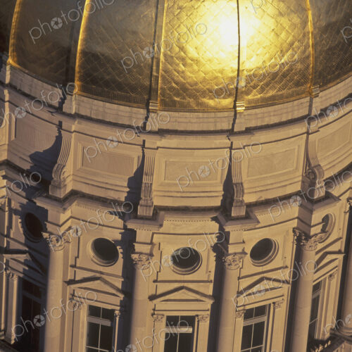 The gold dome of the state capitol in the city of Atlanta The gold dome of the state capitol in the city of Atlanta
