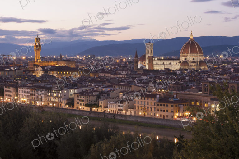 The historic buildings in Florence at dusk.