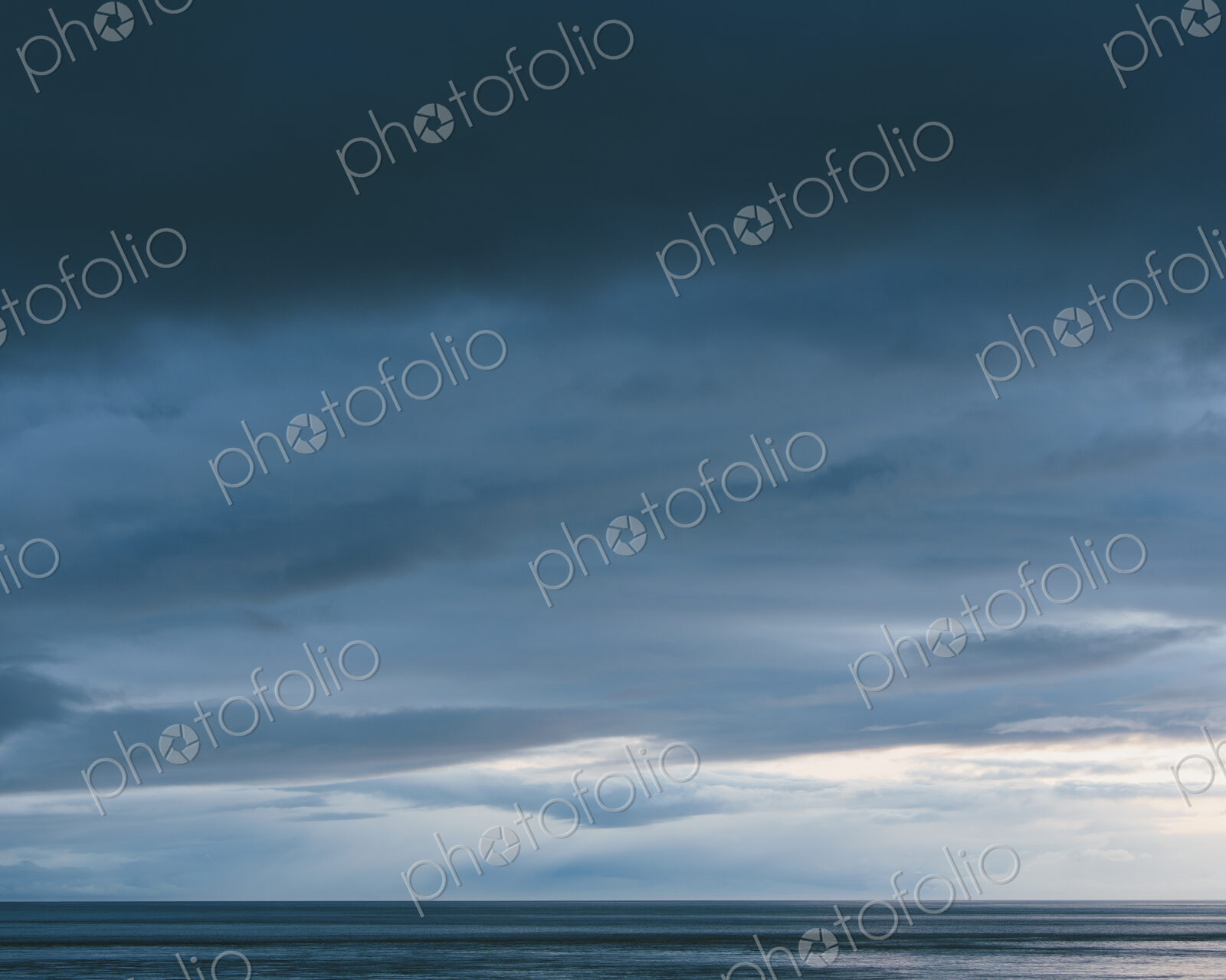 The sea and sky over Puget Sound in Washington, USA. The horizon with light and cloud…
