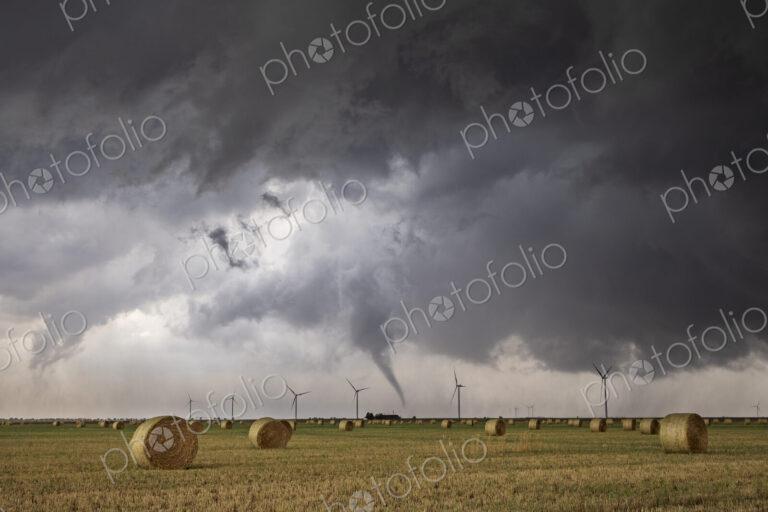 Tornado Touchdown, Tornado-Producing Supercell, tornados reaching down to the ground…