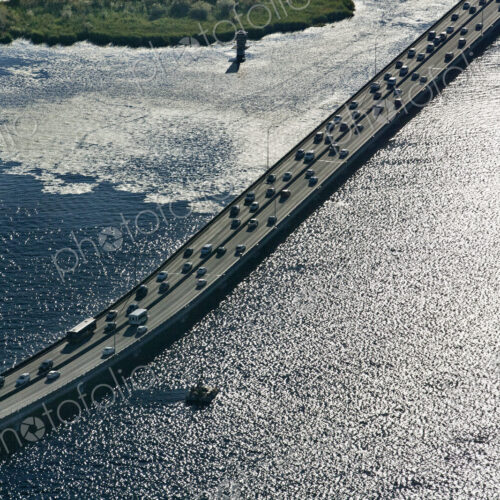 Traffic on a Floating Bridge Traffic on a Floating Bridge