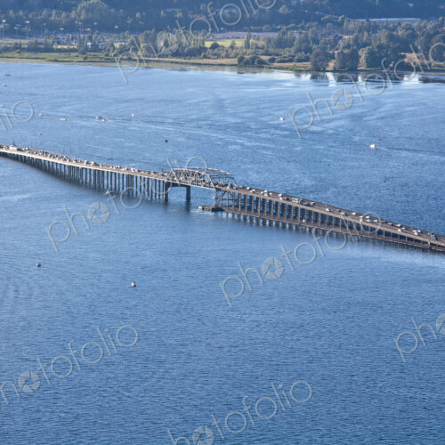 Traffic on a Floating Bridge Traffic on a Floating Bridge