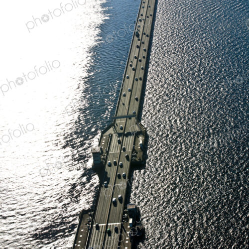 Traffic on a Floating Bridge Traffic on a Floating Bridge