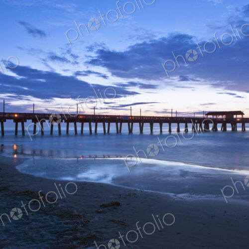 USA, GA, Tybee Island, Tybee Pier at Dawn