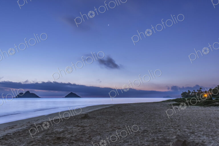 USA, Hawaii, Oahu, Lanikai Beach Dawn