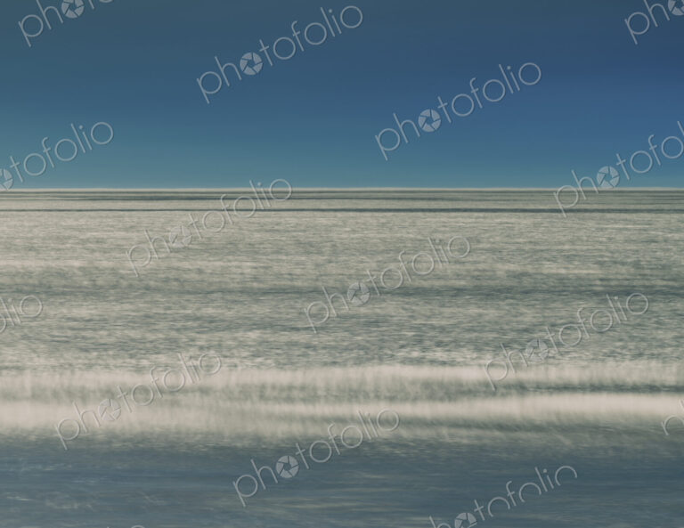 Vast ocean seascape, view to the horizon