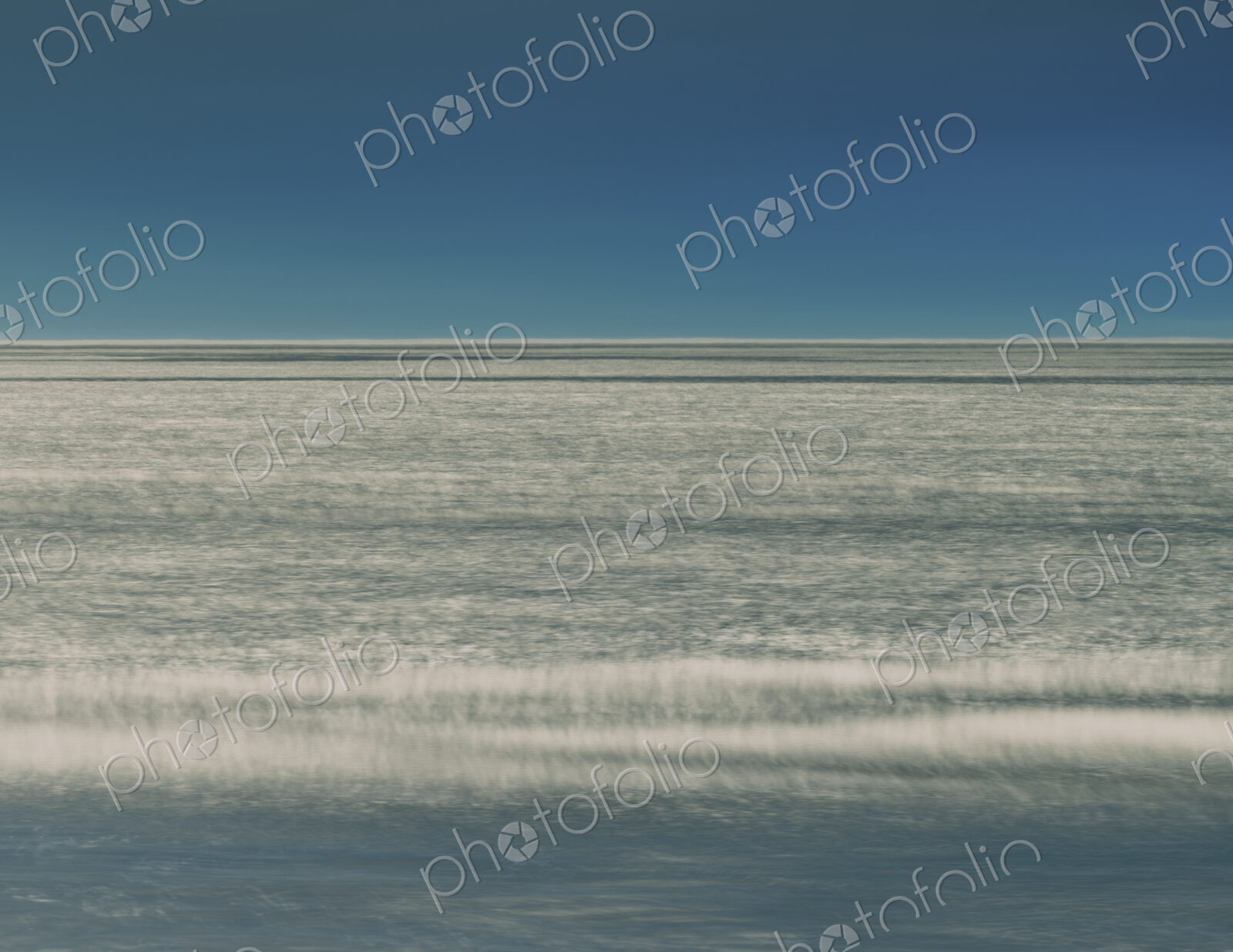 Vast ocean seascape, view to the horizon