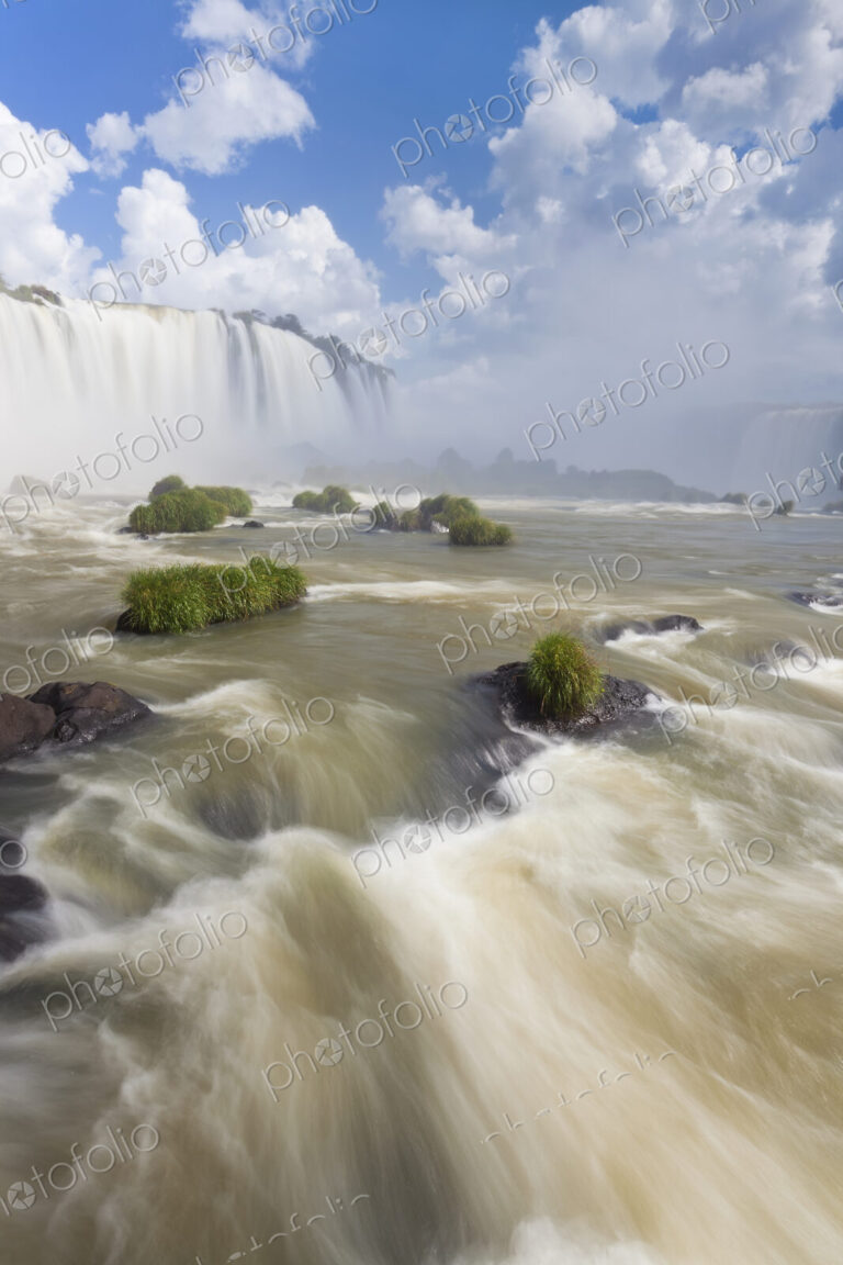 View along the Iguacu (Iguazu) Falls, Cataratta Foz do Iguacu, Parana, Iguazu National…