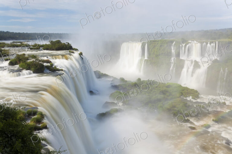 View along the Iguacu (Iguazu) Falls, Cataratta Foz do Iguacu, Parana, Iguazu National…