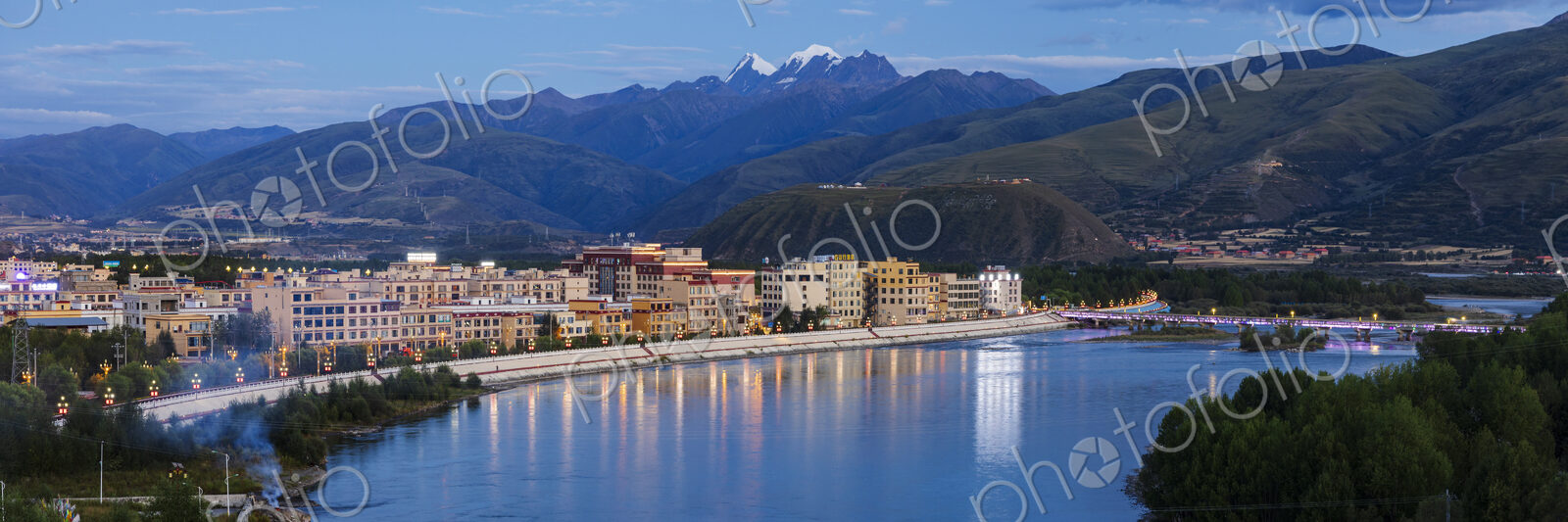 View of the Garze River and Kawaluori Mountain (5,992m) at Dusk Garze, Sichuan…