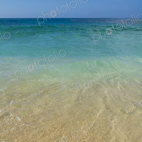 View of turquoise tropical waters of Oahu, Hawaii View of turquoise tropical waters of Oahu, Hawaii