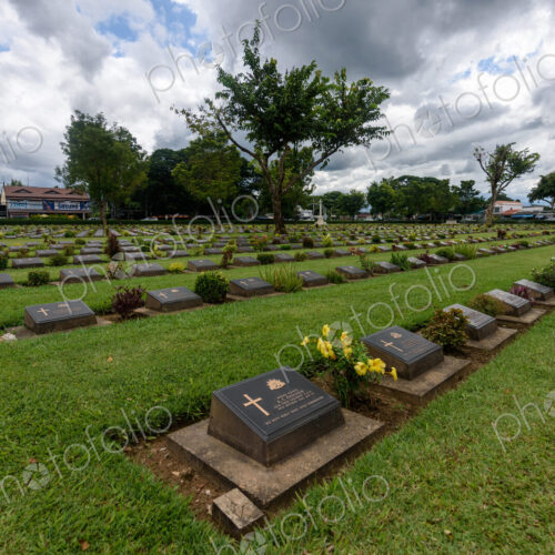 War Graves, a Commonwealth War Graves Commission cemetery at Kanchanaburi, the graves… War Graves, a Commonwealth War Graves Commission cemetery at Kanchanaburi, the graves…