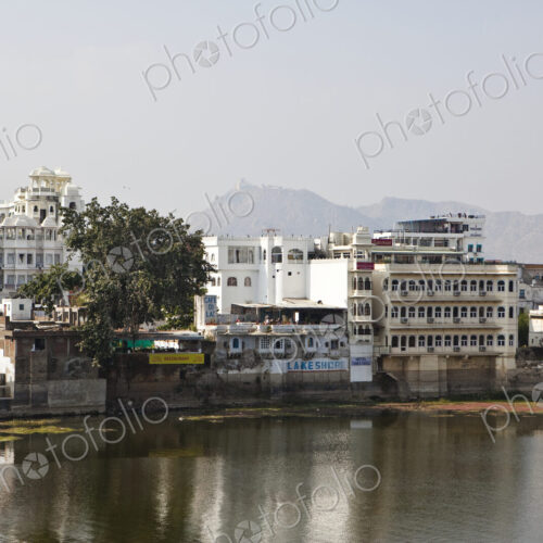 Waterfront Homes on Lake Pichola Waterfront Homes on Lake Pichola