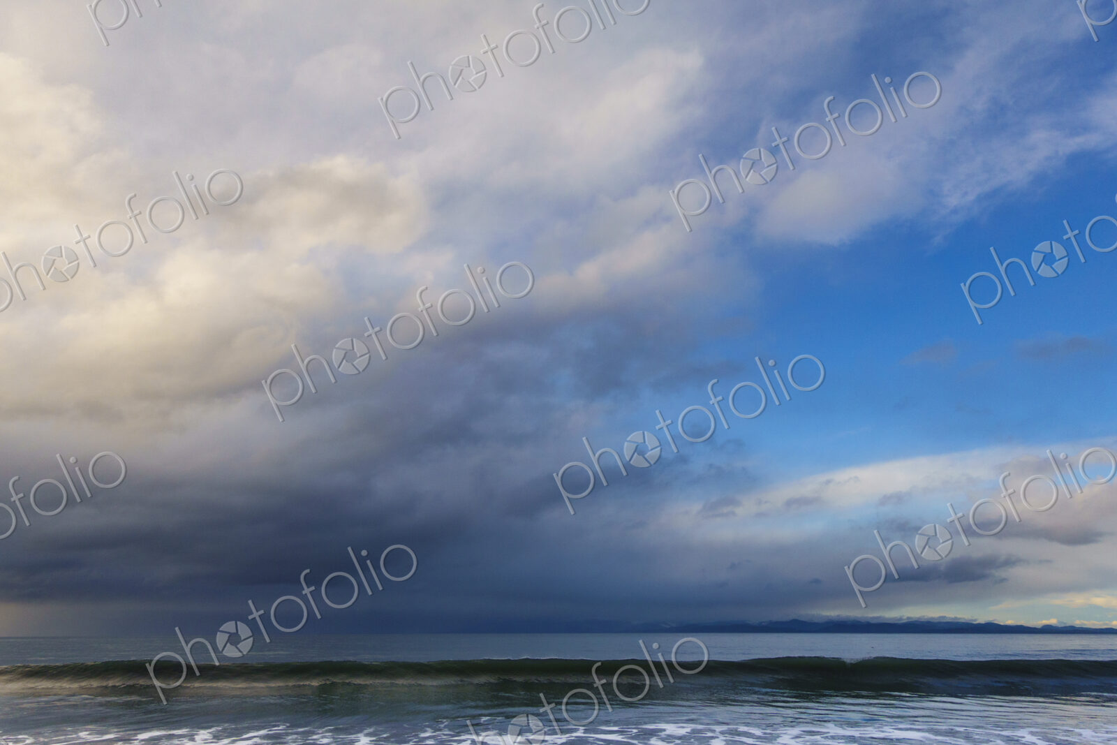 Waves breaking on beach along the Strait of Juan de Fuca, Port Angeles, WA USA