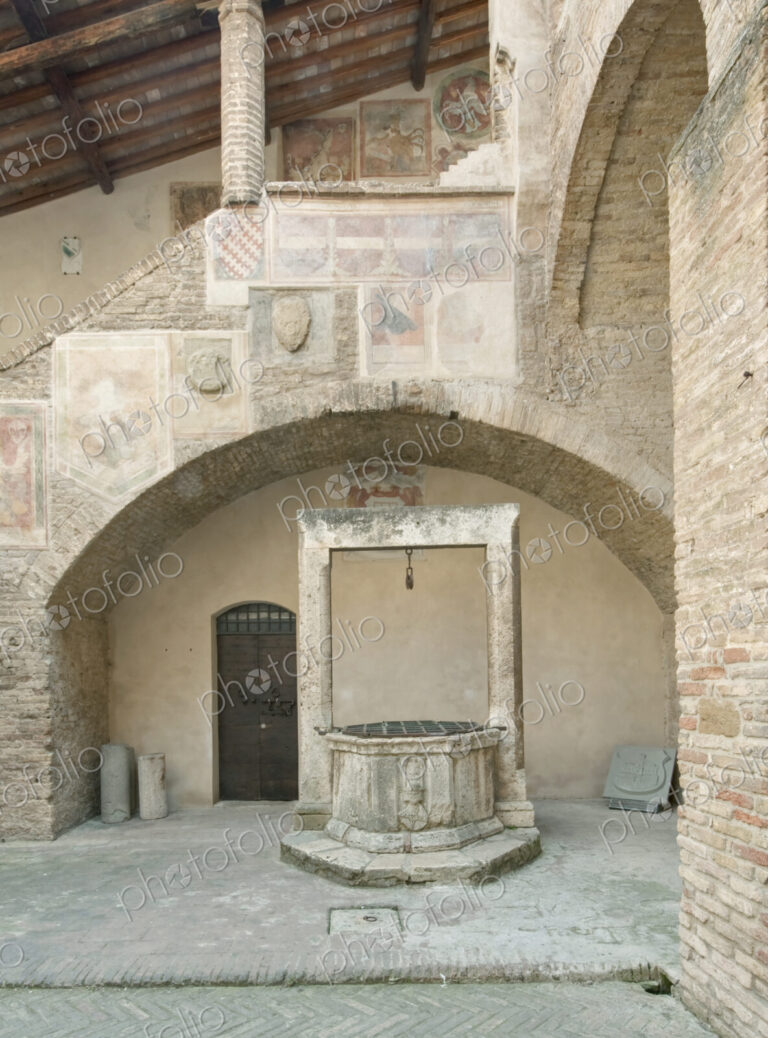 Well in the Palazzo Comunale
