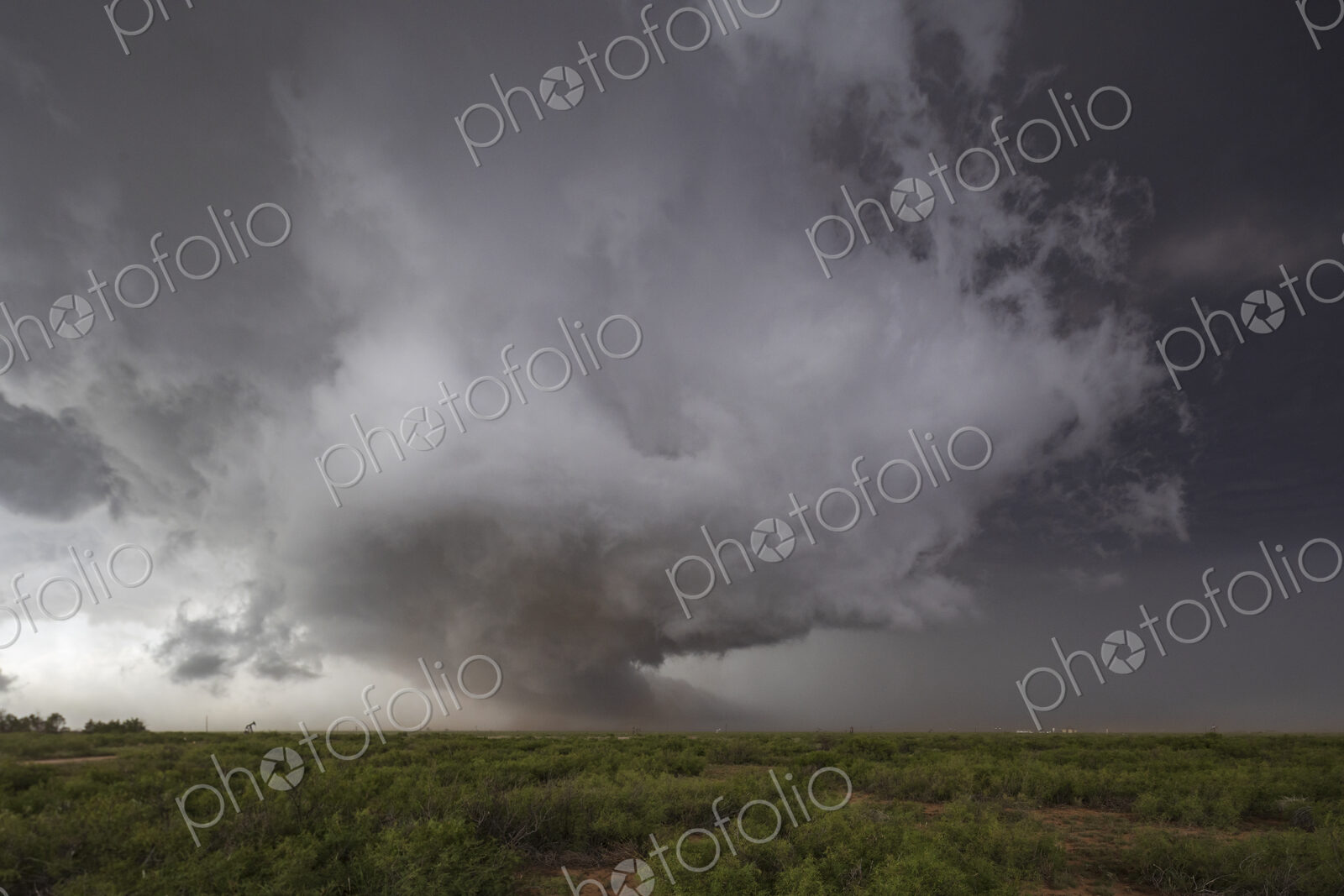 Wrapping RFD on the SE side of the Hook on a Tornado-Warned Supercell