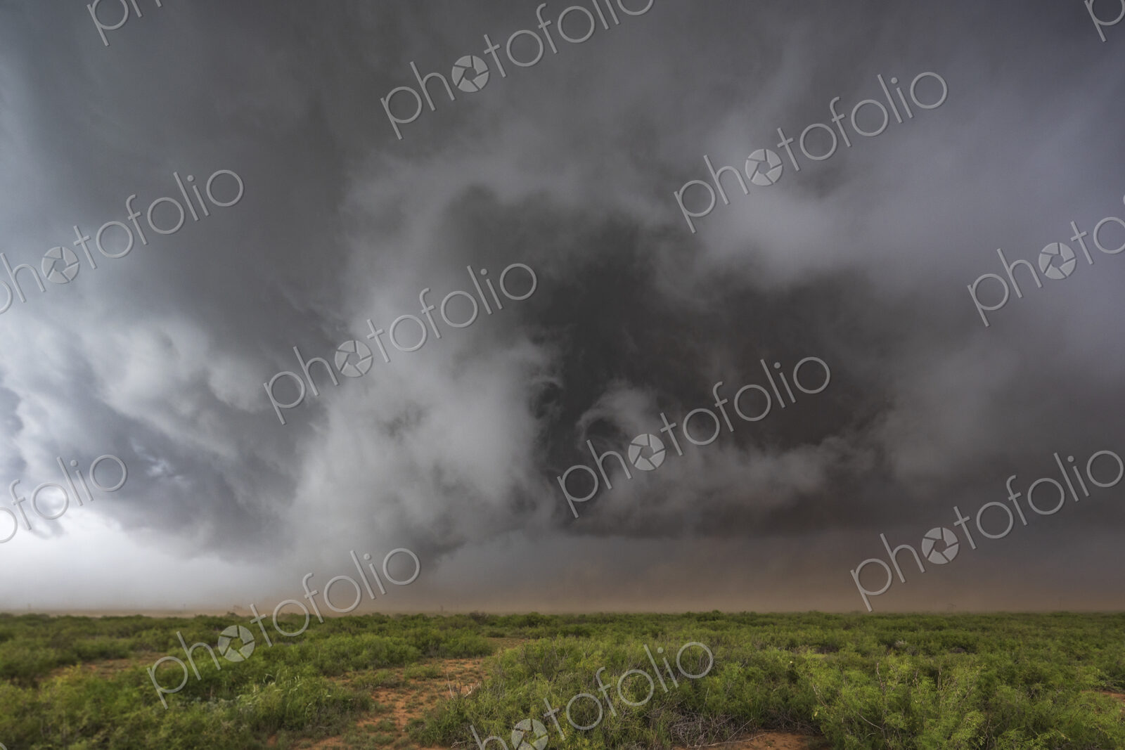 Wrapping RFD on the SE side of the Hook on a Tornado-Warned Supercell
