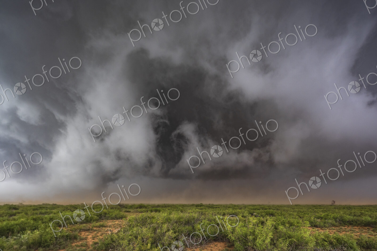 Wrapping RFD on the SE side of the Hook on a Tornado-Warned Supercell